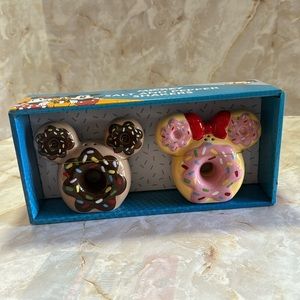 Disney: donuts shape salt and pepper shakers